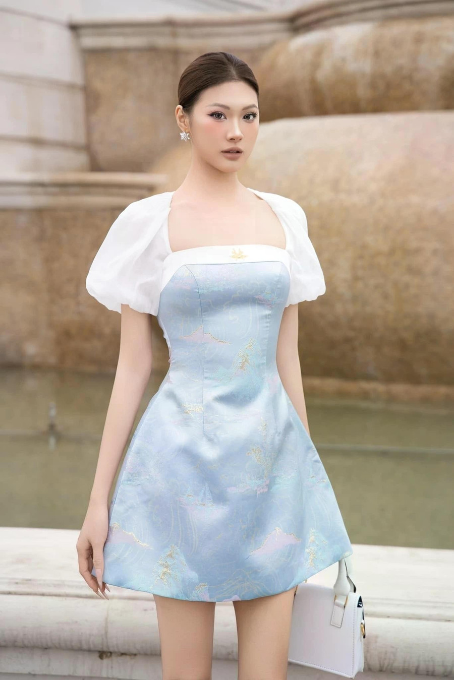 Ngoài công việc người mẫu ảnh, Thu Thảo còn bén duyên với nghề trang điểm. Cô cho biết đã tự lập từ sớm, có thể tự chi trả được sinh hoạt phí của mình cũng như phần nào giúp đỡ được cho gia đình