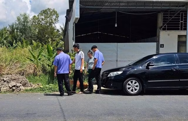 Cơ quan Điều tra Viện KSND tối cao cùng nhân chứng kiểm tra hiện trường vụ TNGT