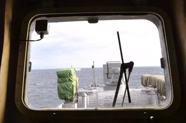 Nhìn từ đài lái tàu hộ vệ tên lửa