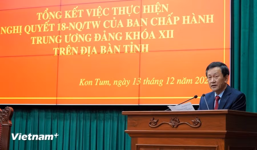 Bí thư Tỉnh ủy, Chủ tịch Hội đồng nhân dân tỉnh Kon Tum Dương Văn Trang đặc biệt yêu cầu các cấp, ban ngành của tỉnh thực hiện tốt công tác tinh giản biên chế, sắp xếp bộ máy trong thời gian đến. (Ảnh: Dư Toán/Vietnam+)