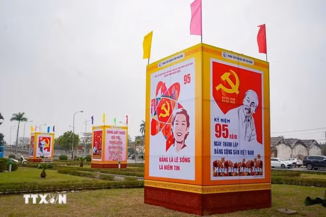 Pano mừng Đảng, mừng xuân. (Ảnh: Vũ Quang/TTXVN)
