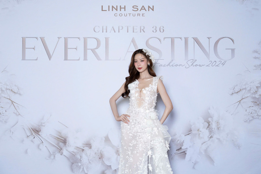 Bảo Ngọc nổi bật tại sự kiện nhờ chiều cao &quot;khủng&quot;. Bên cạnh đó, nhan sắc ngọt ngào cũng giúp người đẹp được quan tâm hơn