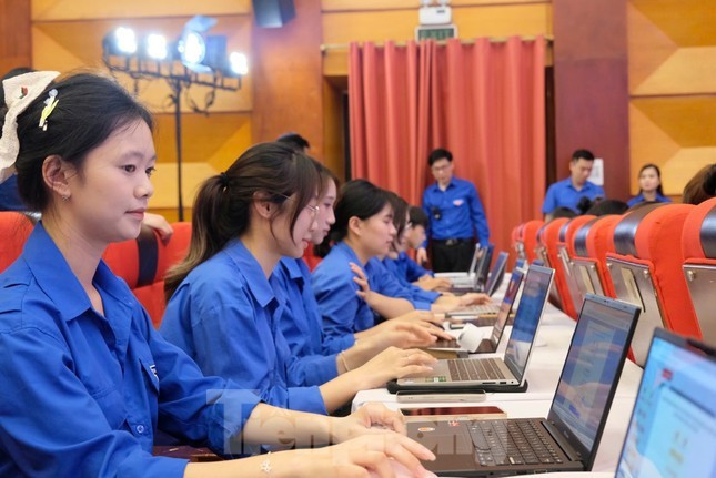 Đoàn viên, thanh niên tham gia hưởng ứng cuộc thi. Đoàn viên, thanh niên tham gia hưởng ứng cuộc thi.