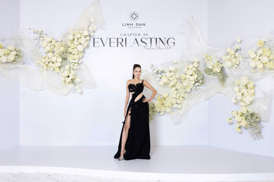 Lê Hoàng Phương chuộng những thiết kế cắt xẻ, khoe triệt để đường cong tại sự kiện. Sau khi kết thúc nhiệm kỳ, nàng hậu tất bật với vai trò huấn luyện viên ở một số cuộc thi