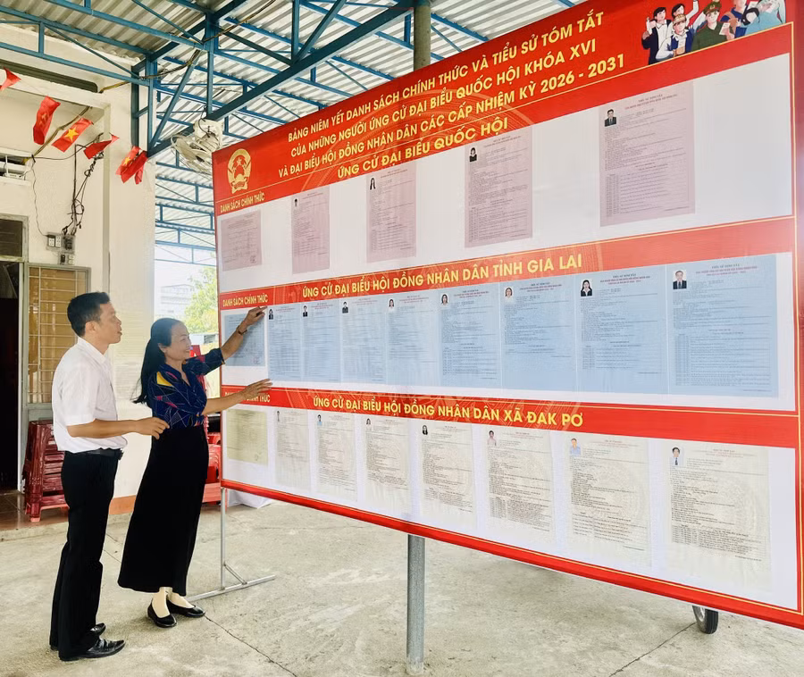 Xã Đak Pơ đã niêm yết đầy đủ danh sách ứng cử viên. Ảnh: H.T