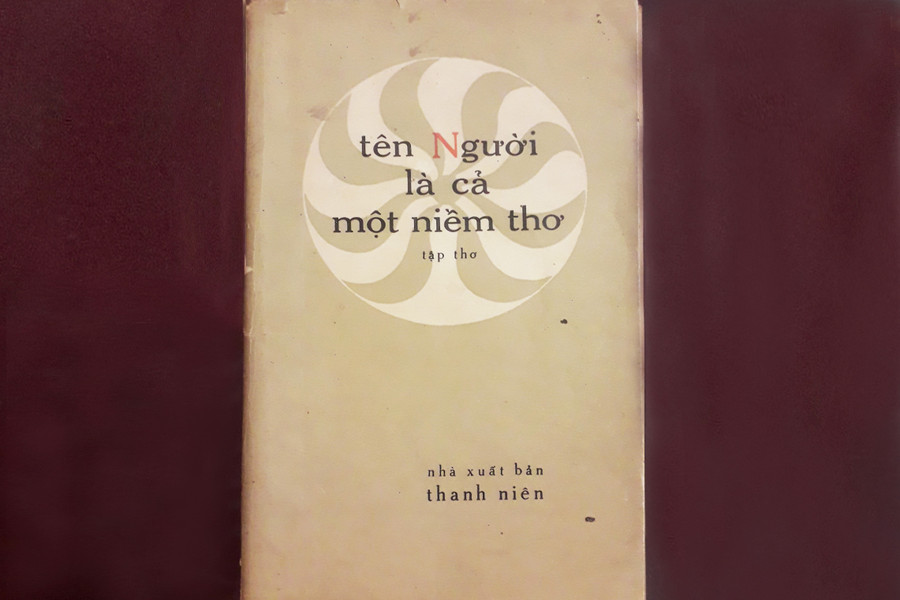 Tập thơ “Tên Người là cả một niềm thơ” đang trưng bày tại Bảo tàng Hồ Chí Minh (Bảo tàng tỉnh Gia Lai). Ảnh: N.A.M 20250515-144541.jpg
