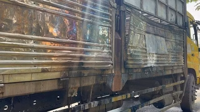 Vụ cháy khiến xe tải hư hỏng