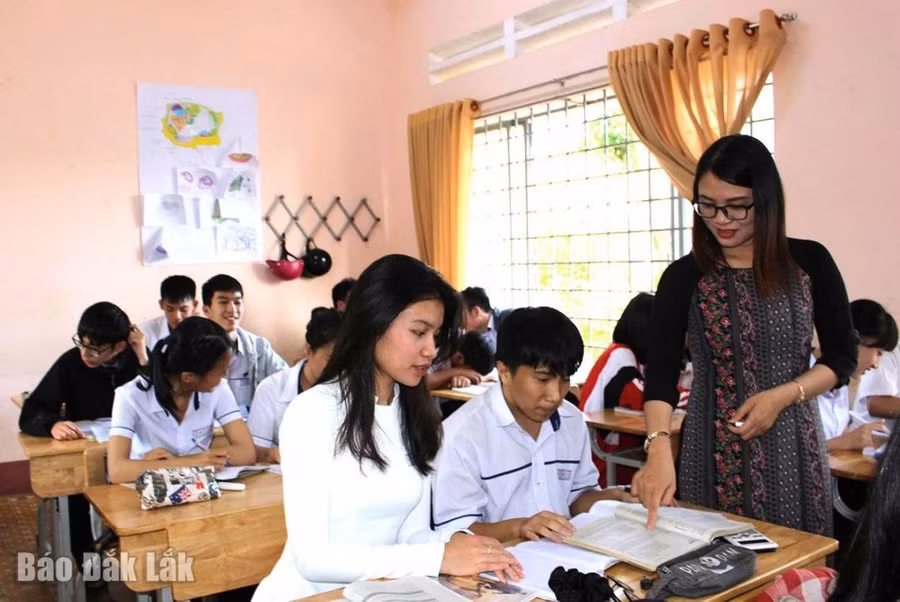 Một tiết học của học sinh lớp 12, Trường THPT Lê Quý Đôn, TP. Buôn Ma Thuột.