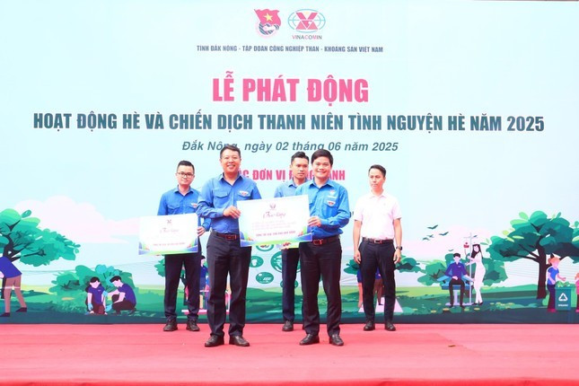 Nguồn lực thực hiện hoạt động hè và thanh niên tình nguyện hè tại Đắk Nông là hơn 2 tỉ đồng. Nguồn lực thực hiện hoạt động hè và thanh niên tình nguyện hè tại Đắk Nông là hơn 2 tỉ đồng.
