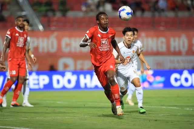CLB Hải Phòng sút tung lưới HAGL 2 lần trong hiệp 1