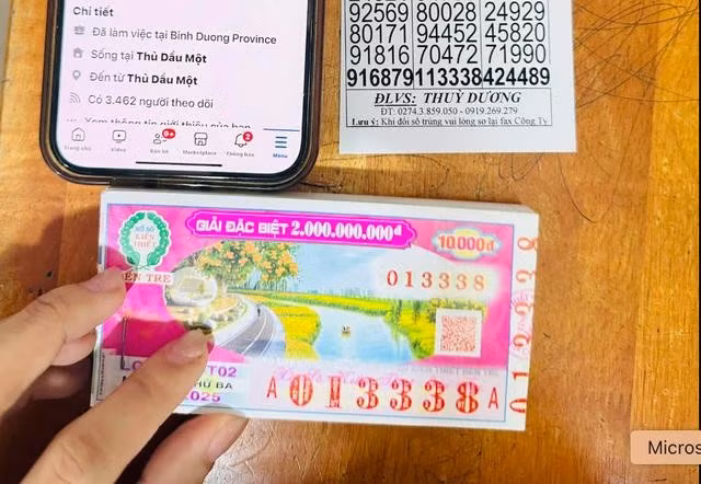 130 tờ vé số mà chị Dương bán cho khách hàng qua hình thức online