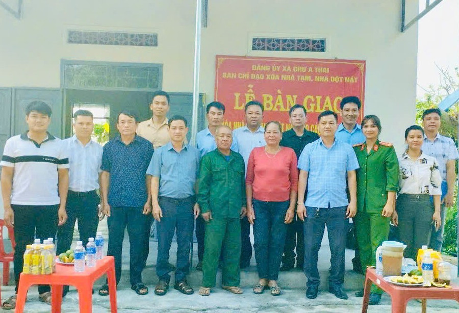 Đến ngày 28-4, huyện Phú Thiện đã về đích xóa nhà tạm, nhà dột nát. Ảnh: Q.H den-ngay-28-4-huyen-phu-thien-da-ve-dich-xoa-nha-tam-nha-dot-nat-anh-qh.jpg