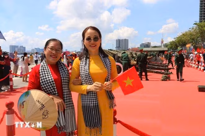 Đông đảo người dân đổ về Thành phố Hồ Chí Minh trong dịp chuẩn bị cho Đại lễ. (Ảnh: Thanh Vũ/TTXVN)