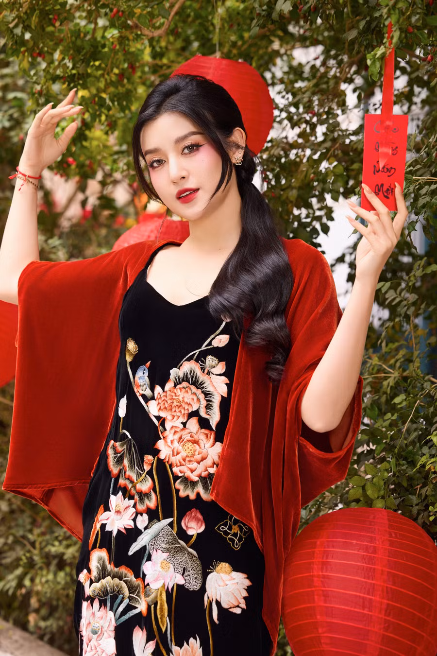 Rời xa showbiz từ lâu nhưng Huyền My cho biết hiện tại cô kinh doanh và có cuộc sống khá ổn. “Để kiếm tiền bằng sắc đẹp thì không có cô gái nào là đẹp mãi cả. Mình phải biết có thế mạnh gì trước khi quá muộn. Tôi đã nhận ra điều đó từ vài năm trước nên đã chủ động kinh doanh để tạo ra các nguồn thu”, cô nói.