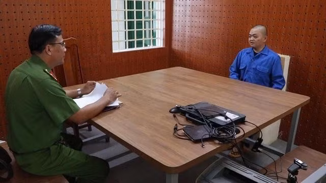 Bị can Phạm Nguyễn Ngọc Vũ tại cơ quan công an