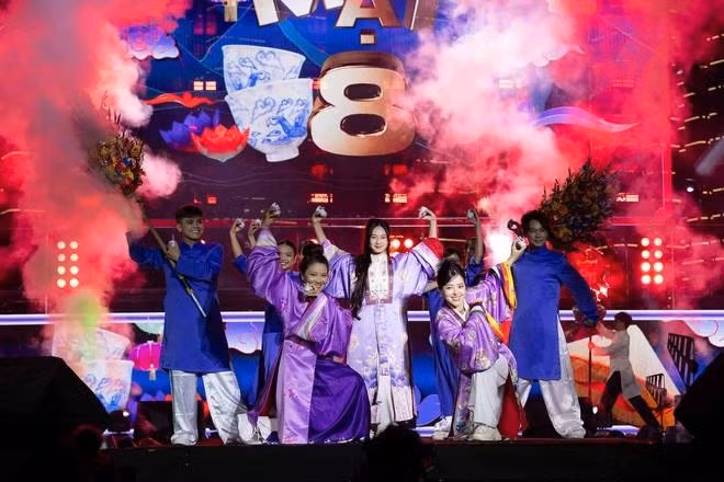 Dàn diễn viên Lật mặt 8 mang đến nhiều tiết mục ấn tượng