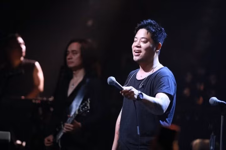 Ca sĩ Dương Trần Nghĩa.