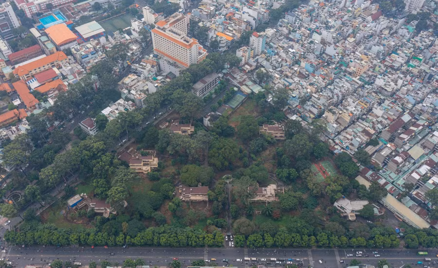 Khu đất 1 Lý Thái Tổ bỏ hoang nhiều năm gây lãng phí