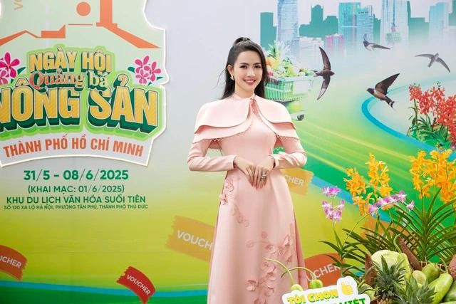 Phan Thị Mơ tại sự kiện Ngày hội quảng bá nông sản TP.HCM Phan Thị Mơ tại sự kiện Ngày hội quảng bá nông sản TP.HCM