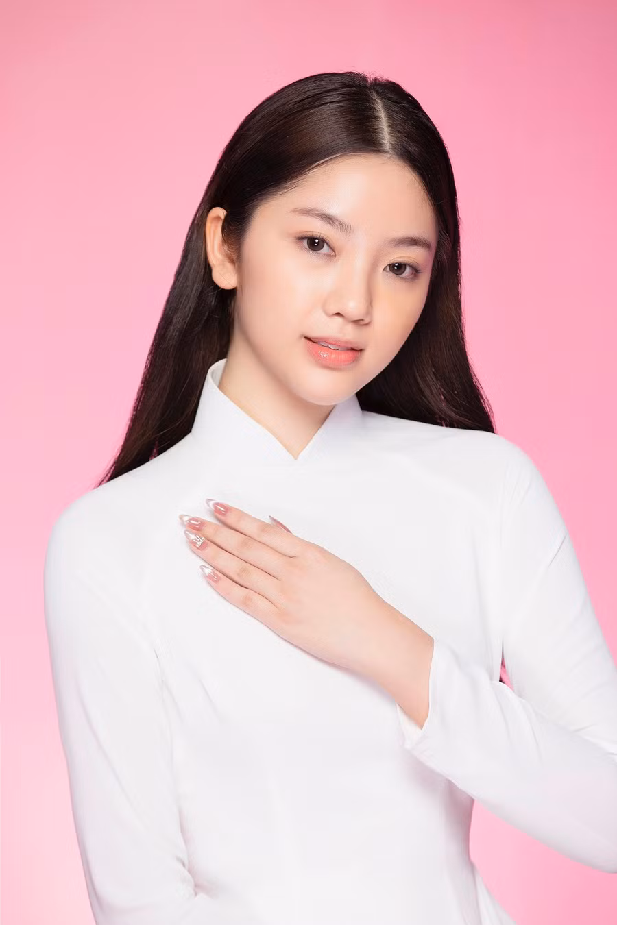 Thí sinh Trịnh Quỳnh Trang sinh năm 2003, đến từ Quảng Ninh, sinh viên ngành Kinh doanh Quốc tế, Đại học Ngoại thương. Quỳnh Trang từng đạt Học sinh Giỏi cấp tỉnh môn Vật lý và sở hữu chứng chỉ IELTS 7.5.