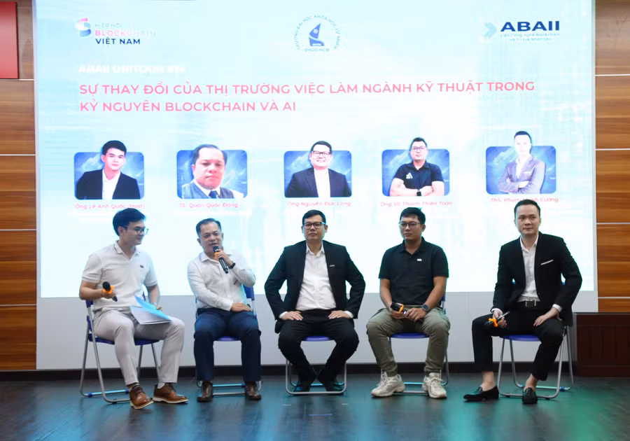 cac-chuyen-gia-chia-se-nhung-thong-tin-ve-linh-vuc-blockchain-va-ai-tai-hoi-thao-nang-cao-hieu-qua-quan-ly-va-co-hoi-viec-lam-blockchain-va-ai-trong-nganh-ky-thuat-anh-nguon-nldo.jpg