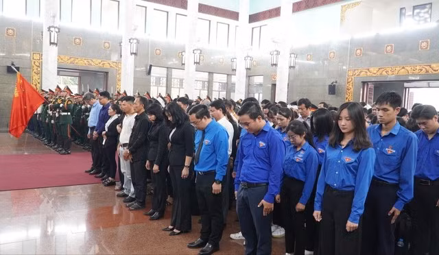 Tưởng niệm các liệt sĩ