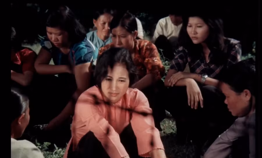 Cảnh trong phim Về nơi gió cát