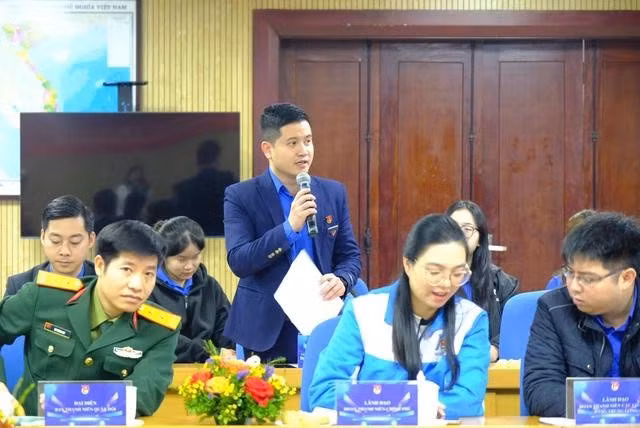 Đại biểu là cán bộ Đoàn nêu ý kiến tại tọa đàm