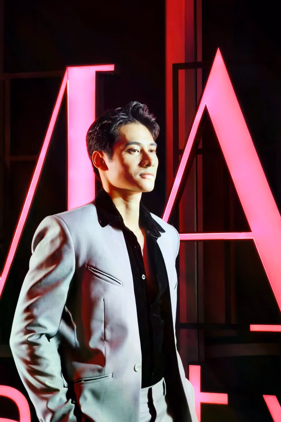 Nam vương Tuấn Ngọc thu hút nhờ vẻ ngoài lịch lãm, đĩnh đạt. Ảnh: M.H