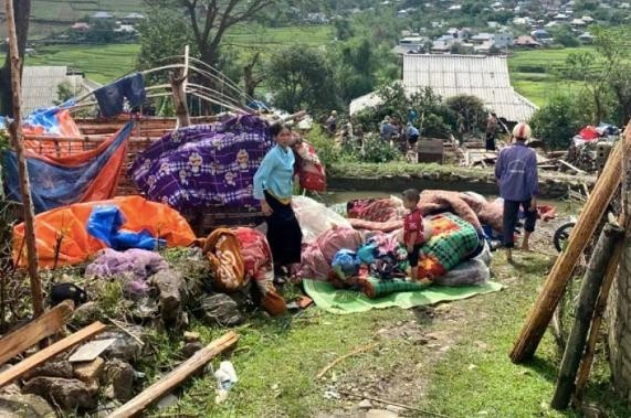 Mưa giông làm tốc mái hàng trăm ngôi nhà ở Thái Nguyên trong đêm ngày 10.5 Mưa giông làm tốc mái hàng trăm ngôi nhà ở Thái Nguyên trong đêm ngày 10.5
