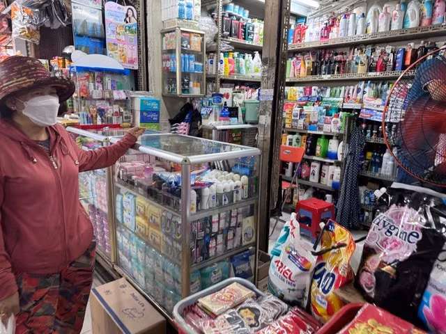 Mỹ phẩm bán tại chợ Nguyễn Tri Phương, quận 10, TP HCM