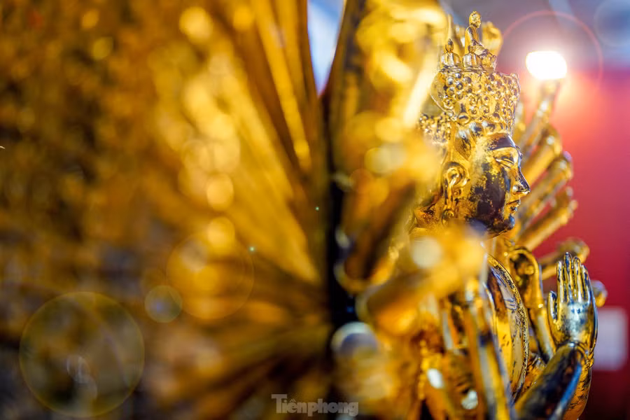 Trong bối cảnh chiến tranh giữa triều Nguyễn và thực dân Pháp, bức tượng được đưa về Pháp và được trao trả lại vào năm 1889.