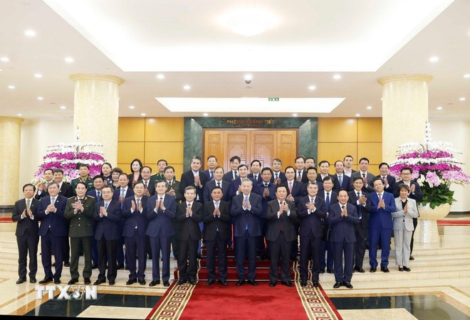 Tổng Bí thư Tô Lâm, các đại biểu và thành viên Hội đồng Lý luận Trung ương nhiệm kỳ 2026-2031. (Ảnh: Thống Nhất/TTXVN)