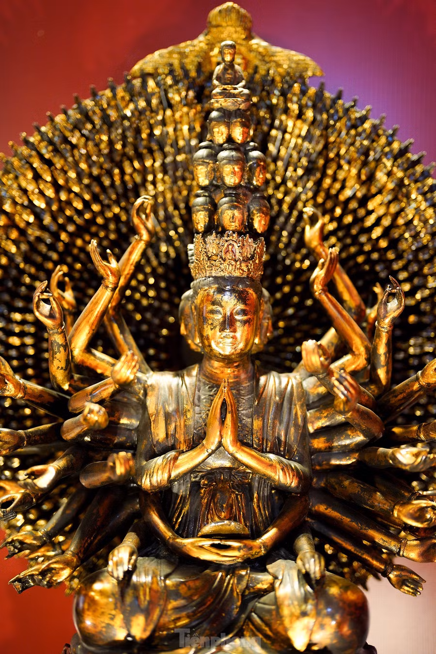 Tượng Thiên Thủ Thiên Nhãn chùa Bút Tháp.