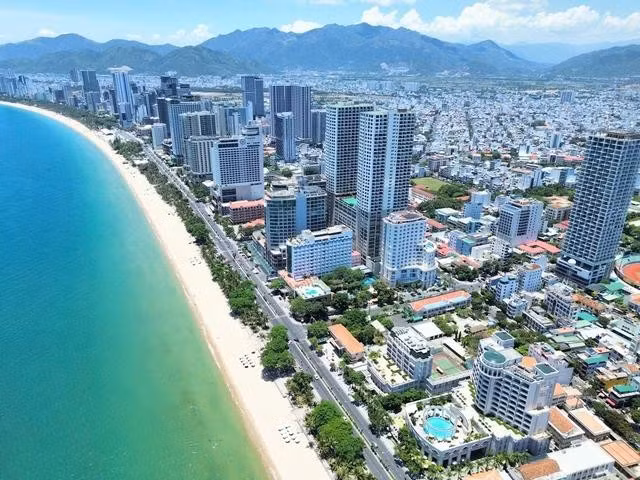 Giá thuê căn hộ chung cư thương mại tại Nha Trang dao động từ 7 triệu đến 11 triệu đồng/tháng, Sở Xây dựng kiến nghị hỗ trợ khoản chênh lệch giữa giá thuê nhà ở xã hội và nhà ở thương mại, với mức 2.992.000 đồng/tháng/người