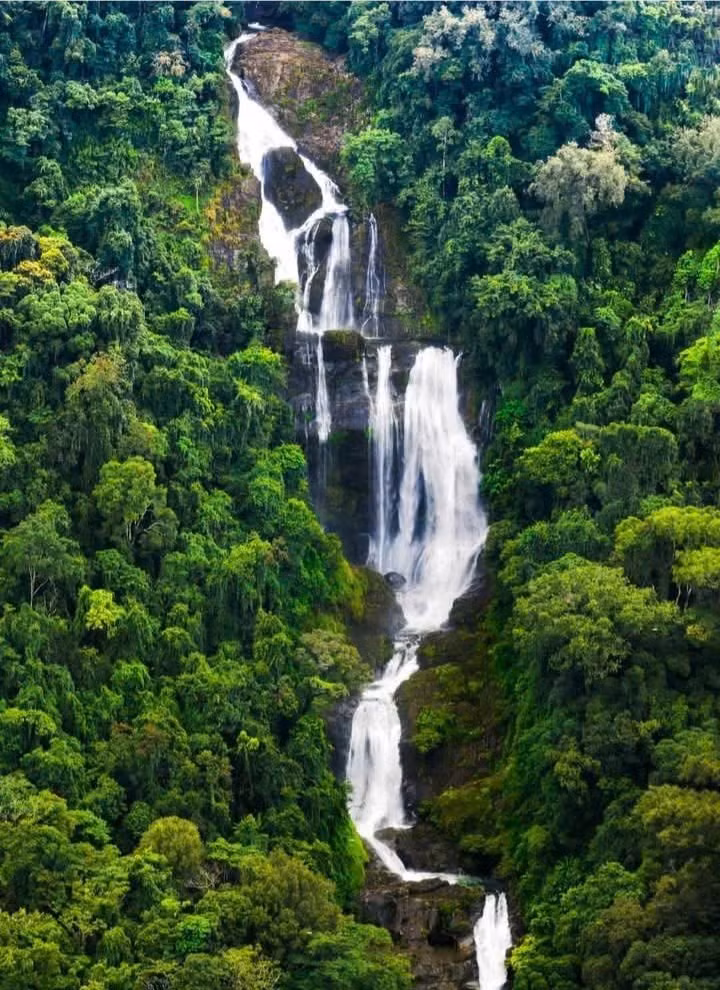 Thác Siu Puông được xem như biểu tượng của huyện miền núi Tu Mơ Rông