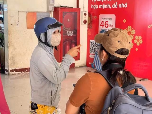 Người dân đến chợ mua hàng nhưng không ai bán