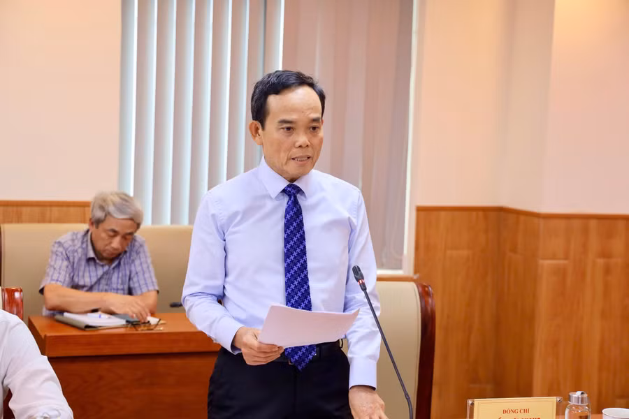 Trưởng ban Chính sách, chiến lược Trung ương Trần Lưu Quang báo cáo tại cuộc làm việc