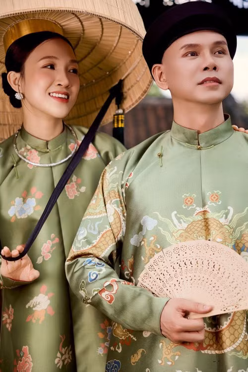 Ca sỹ Phan Đinh Tùng và vợ. (Ảnh: NVCC)