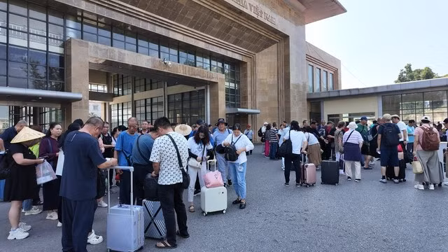 Khách du lịch Trung Quốc nhập cảnh vào Quảng Ninh qua Cửa khẩu quốc tế Móng Cái