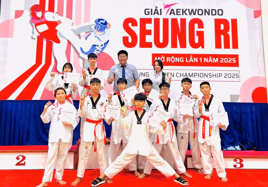 soi-noi-phong-trao-tap-luyen-thi-dau-taekwondo.jpg