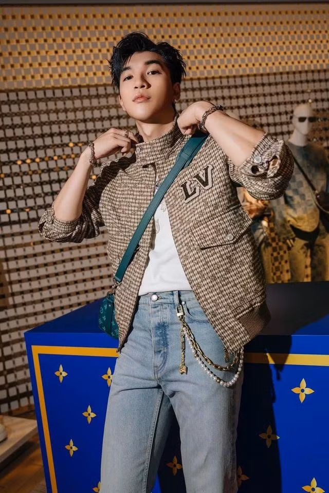 Không chỉ là một rapper tài năng với những bản hit, Hieuthuhai còn ghi dấu ấn trong làng thời trang với phong cách thời thượng