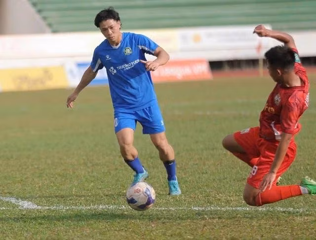 Các hậu vệ hạng Nhất gặp nhiều khó khăn khi truy cản Công Phượng