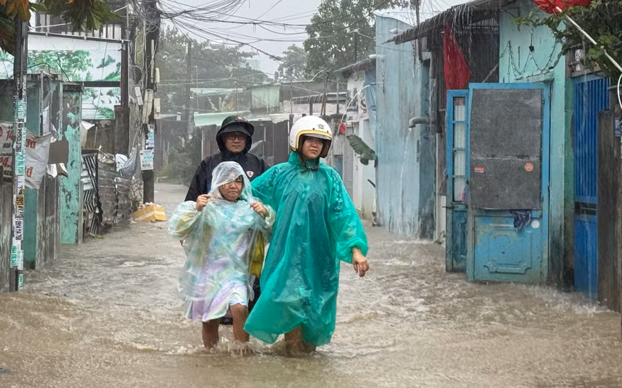 Người dân di tản trong sáng 5-11