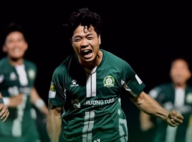 Công Phượng nỗ lực trở lại