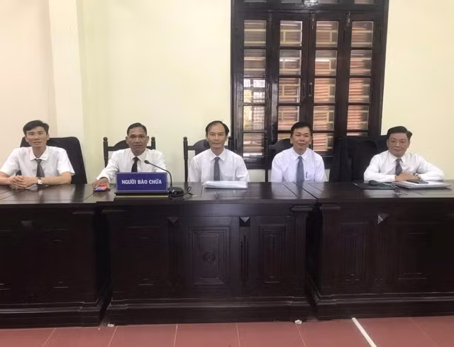 Các luật sư bào chữa cho 6 cựu chiến binh