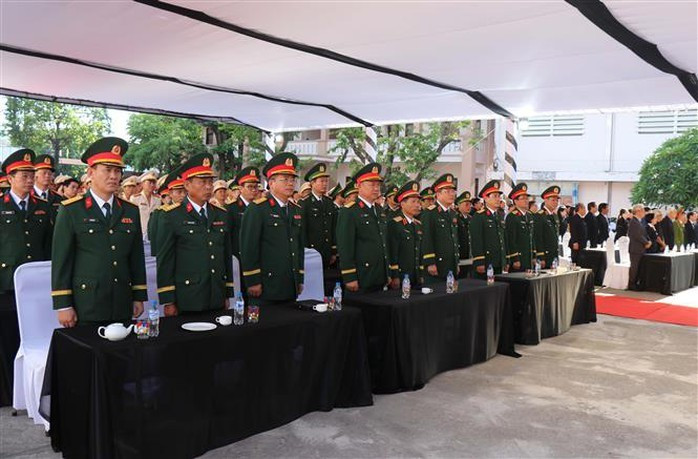 Tại Quảng Ngãi có 55 đoàn đăng ký viếng nguyên Chủ tịch nước Trần Đức Lương. Tại Quảng Ngãi có 55 đoàn đăng ký viếng nguyên Chủ tịch nước Trần Đức Lương.