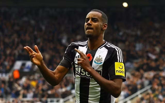 Isak tiếp tục là "hung thần" của Arsenal