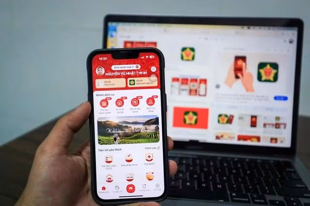 Người dân chỉ cần vào ứng dụng VNeID, chọn mục giấy phép lái xe để cập nhật dữ liệu