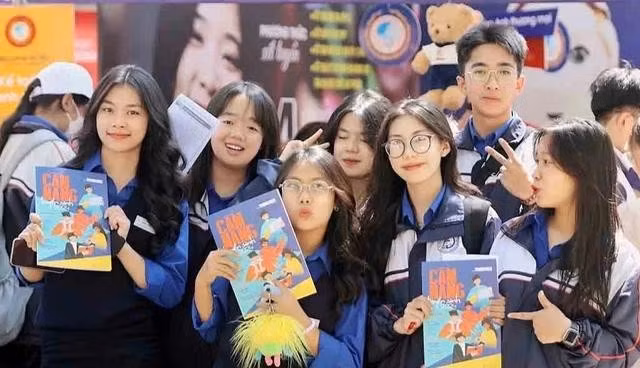 Học sinh tham gia chương trình tư vấn mùa thi của Báo Thanh Niên